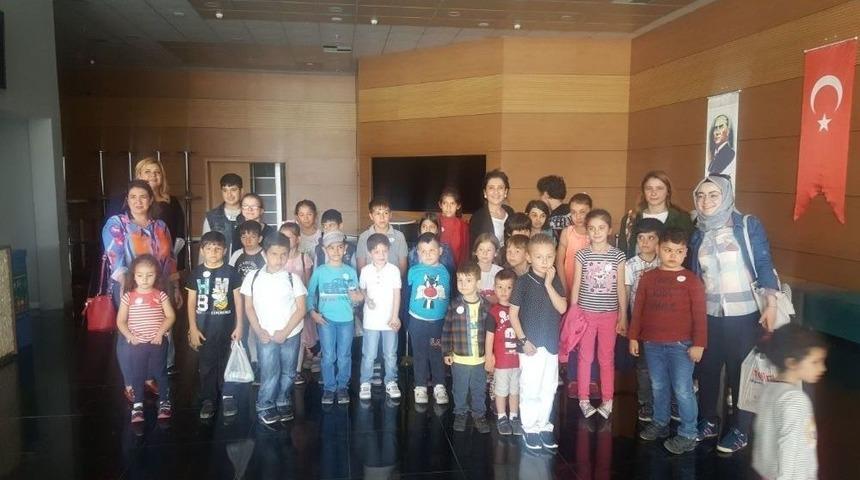 Odunpazarı Belediye Tiyatrosu &Ouml;zel &Ccedil;ocukları Ağırladı