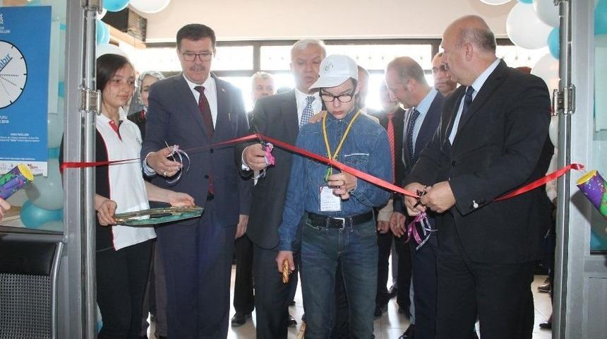 Minik Bilim İnsanları Projelerini Sergiledi