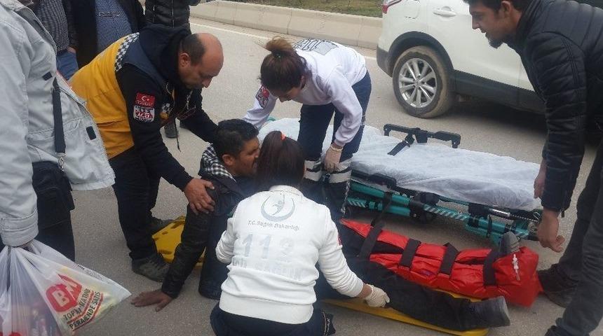 Geri Geri Manevra Yaparken Arkasındaki Yayaya &Ccedil;arptı