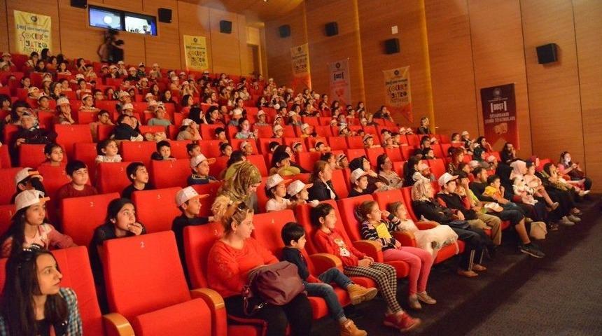&Ccedil;ocuk Tiyatro Festivali Devam Ediyor