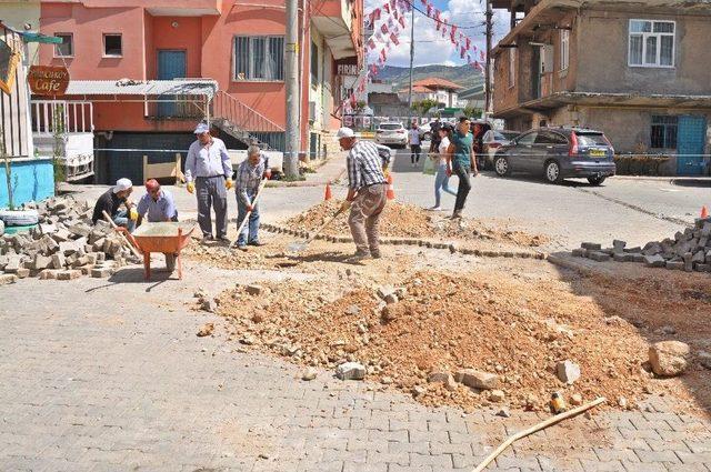 Gölbaşı İlçesinde Üst Yapı Çalışmaları Devam Ediyor