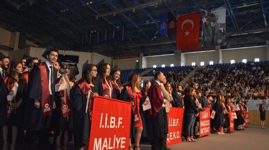 İktisadi Ve İdari Bilimler Fak&uuml;ltesi&rsquo;nde Mezuniyet G&uuml;n&uuml;