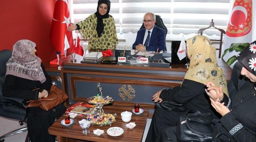 Başbakan Başdanışmanı İnan&ccedil;&rsquo;tan Gazi Ve Şehit Aileleri Vakfına Ziyaret