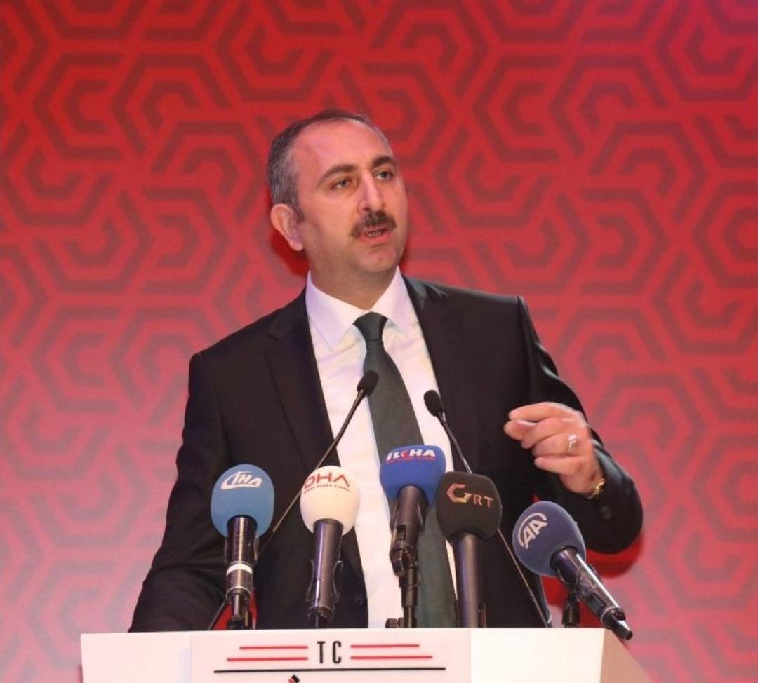 Şehit Ailelerine Devlet &Ouml;v&uuml;n&ccedil; Madalyası&rsquo;nı Adalet Bakanı Verdi