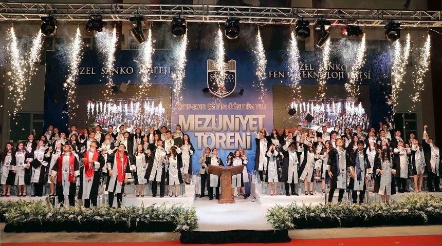 Sanko Okullarında Mezun Olan &Ouml;ğrenciler Diplomalarını Aldı