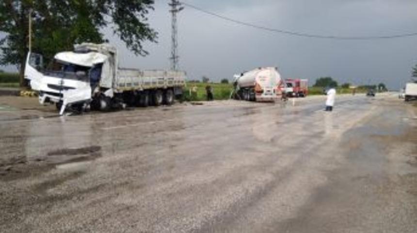 Kozan&rsquo;da Trafik Kazası: 3 Yaralı