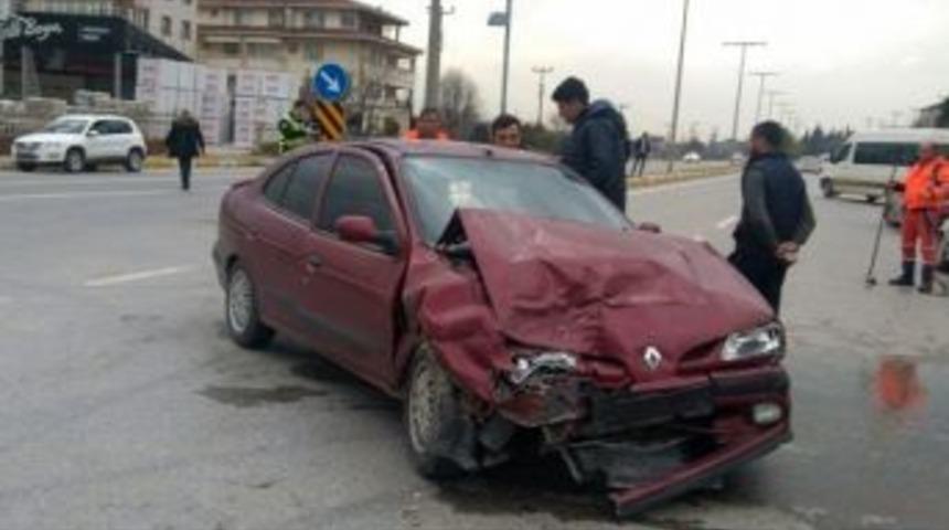 Ak&ccedil;akoca&rsquo;da Trafik Kazası: 4 Yaralı