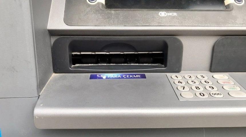 Atm&rsquo;lerin Para &Ccedil;ekme Yerlerini Kırarak Hırsızlık Yapmak İstediler