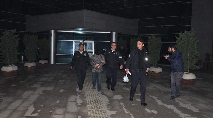 Karısını Satırla D&ouml;vd&uuml;