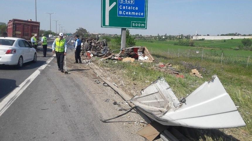 &Ccedil;atalca&rsquo;da Trafik Kazası: 2 &Ouml;l&uuml;