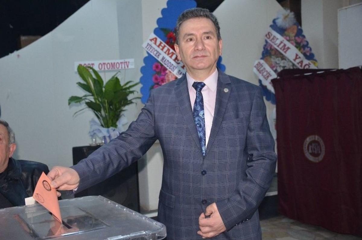 Bilecik Madeni İşler Esnaf Ve Sanatkarlar Odası Başkanı Mehmet Baş G&uuml;ven Tazeledi