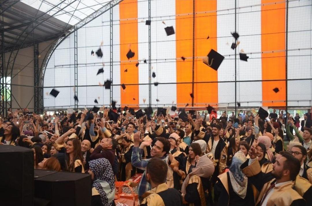 970 &Ouml;ğrencinin Mutlu G&uuml;n&uuml;