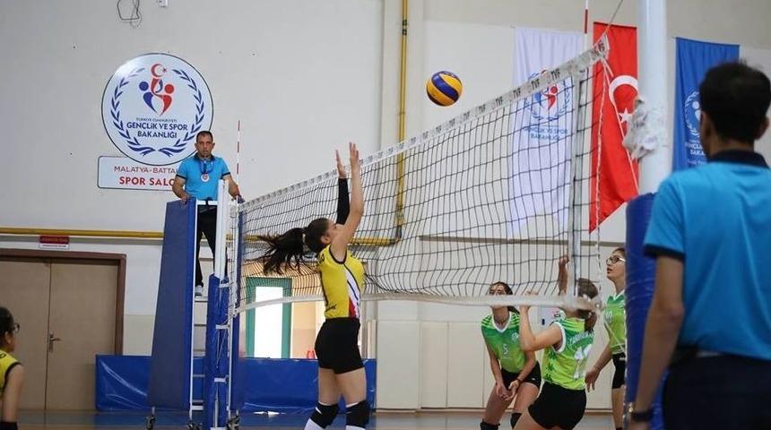 Okullararası Yıldız Kız-erkek Voleybol Yarı Final Şampiyonası