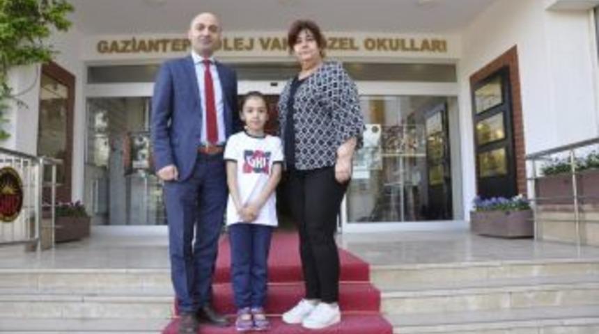 Gkv&rsquo;li Zeynep Moschiniresfebe Yarışması Birincisi