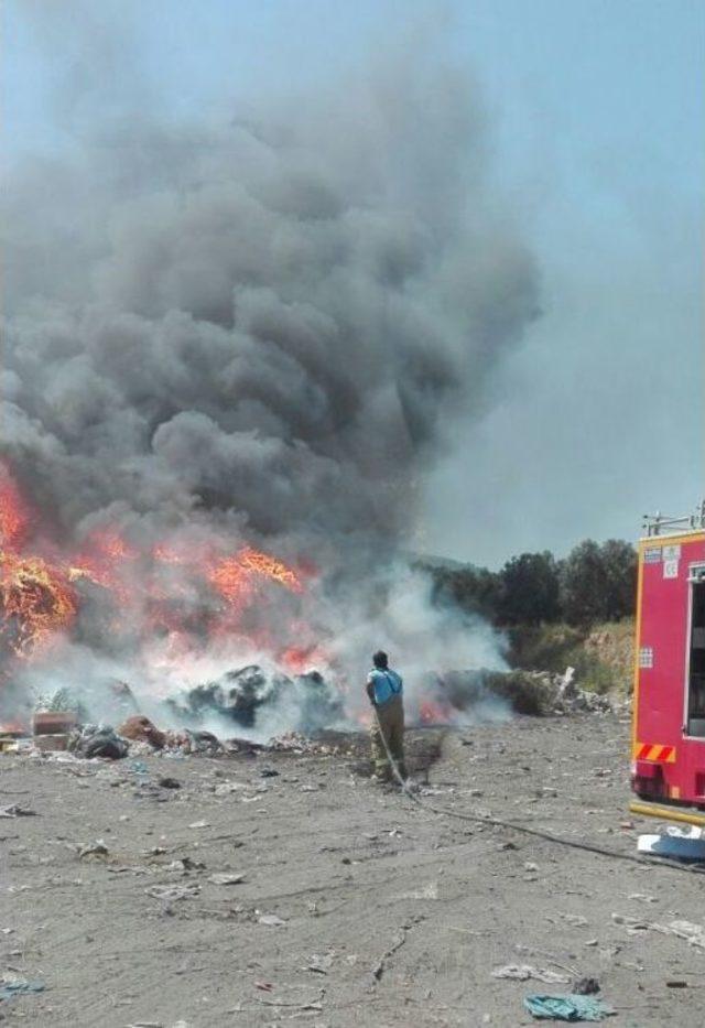 Körfez İlçelerindeki Çöplüklerde Yangın Eksik Olmuyor