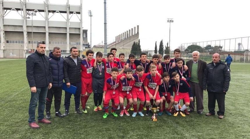 Ma&ccedil; &Ouml;ncesinde Kupa Ve Madalyalarını Aldılar