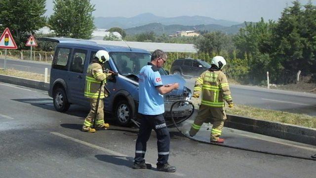 Kaza Yapan Araç Alev Aldı