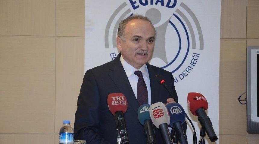 Bakan &Ouml;zl&uuml;: &ldquo;100 Yerli Otomobilden 80&rsquo;ini İhra&ccedil; Ediyoruz&rdquo;