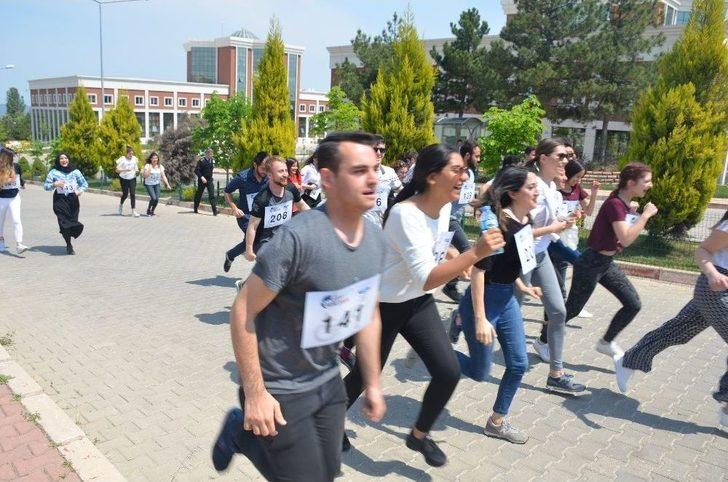 Üniversite Öğrencileri Omurilik Felcine Dikkat Çekmek İçin Koştu G2