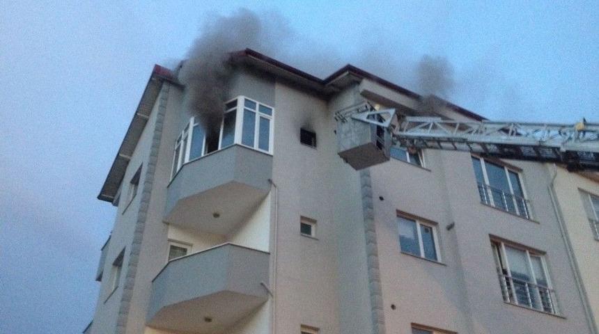 Balkonda Otururken Evlerinin Yandığını &Ouml;ğrendiler