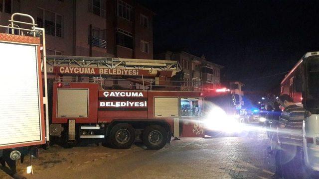 Balkonda Otururken Evlerinin Yandığını Öğrendiler