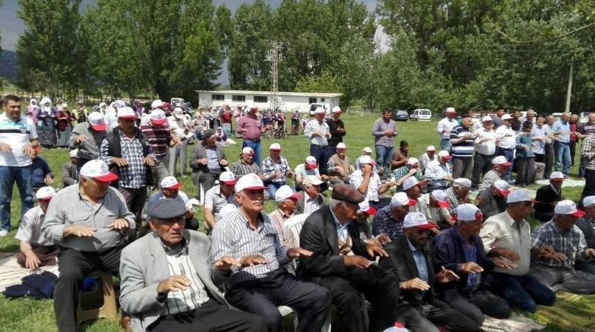 &Ccedil;al&rsquo;da Vatandaşlar Yağmur Duasına &Ccedil;ıktı