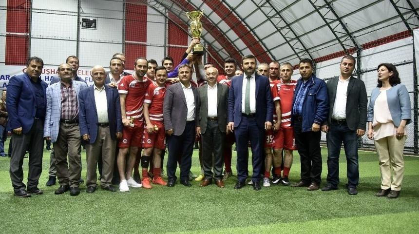 G&uuml;m&uuml;şhane&rsquo;de Kurumlararası Halı Saha Turnuvasının Şampiyonu Belediye Oldu