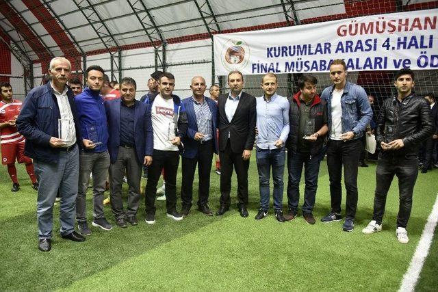 Gümüşhane’de Kurumlararası Halı Saha Turnuvasının Şampiyonu Belediye Oldu