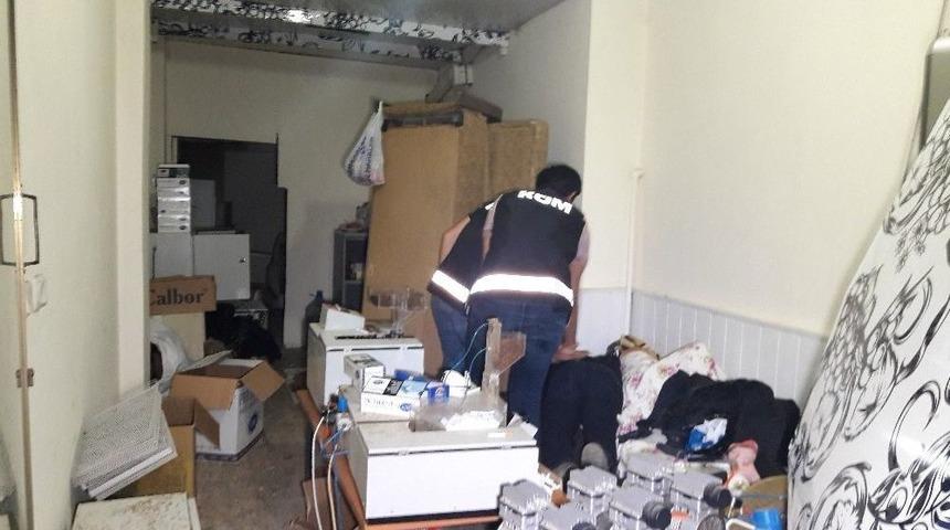 İstanbul&rsquo;da Ka&ccedil;ak Sigara Operasyonu