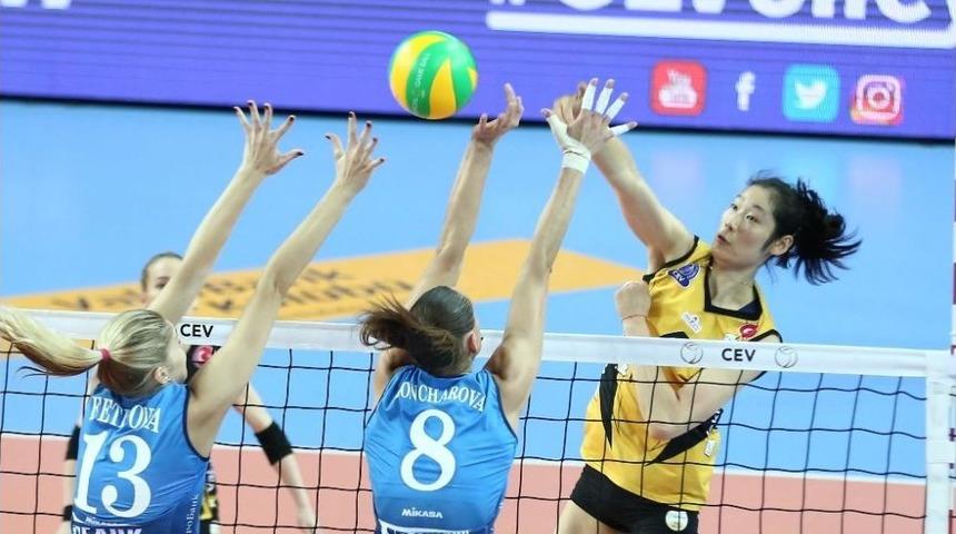 Vakıfbank, Yenilgisiz Liderliğini Korudu