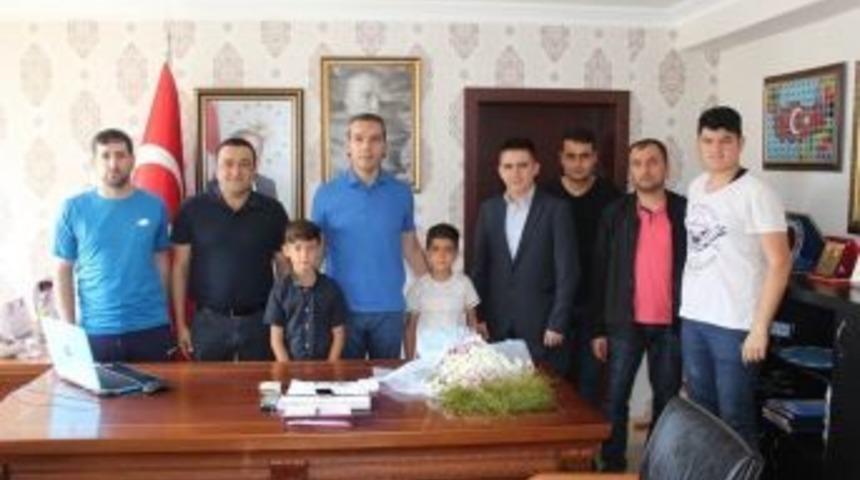 Başarılı Sporcular &Ouml;d&uuml;llendirildi