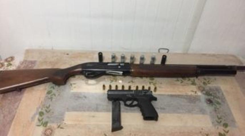 Samsun&rsquo;da Ş&uuml;pheli Ara&ccedil;tan Tabanca Ve T&uuml;fek Ele Ge&ccedil;ti