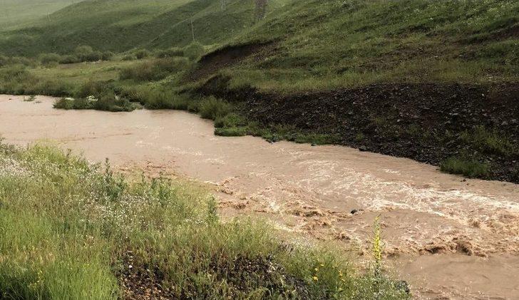 Çobanlar Koyun Sürüsüyle Doluya Tutuldu G4