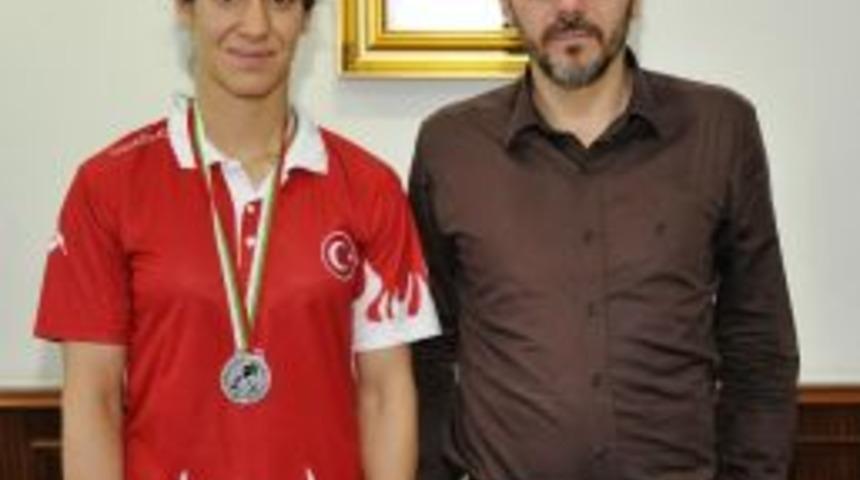 Milli Boks&ouml;r Kupa Sevincini Rekt&ouml;r Bircan İle Paylaştı