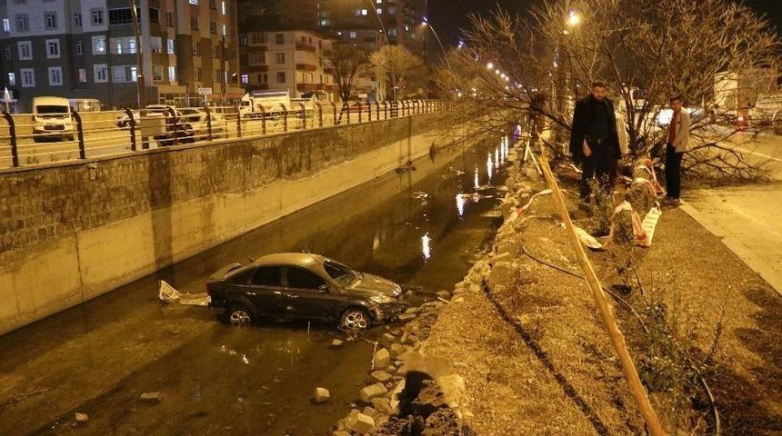Direksiyon Hakimiyeti Kaybolan Ara&ccedil; Kanala U&ccedil;tu