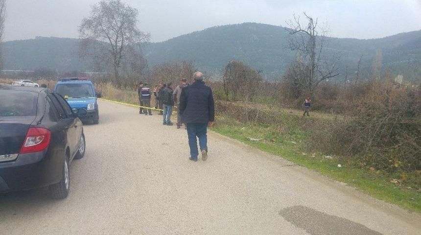 Su Kanalına Devrilen Trakt&ouml;r&uuml;n Altında Can Verdi