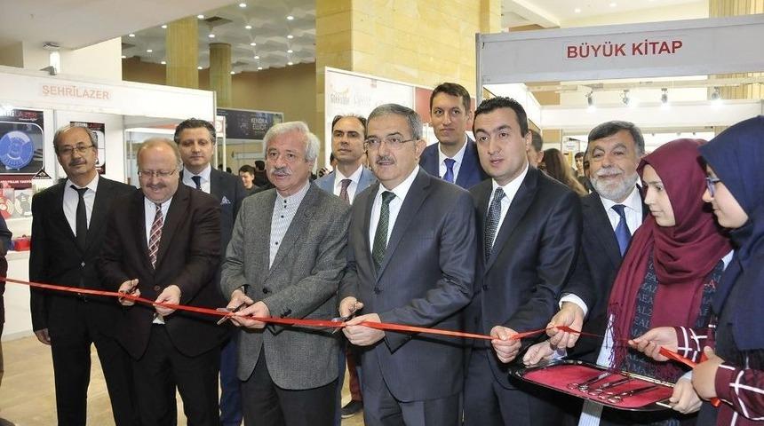 Sel&ccedil;uk &Uuml;niversitesi Kitap Fuarı A&ccedil;ıldı