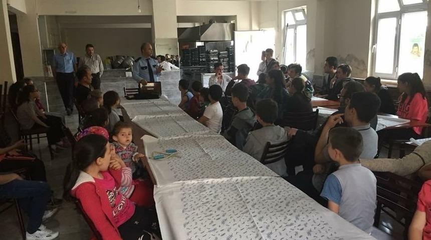 &Ouml;ğrencilere Sosyal Medya Kullanımı Ve Zararları Anlatıldı