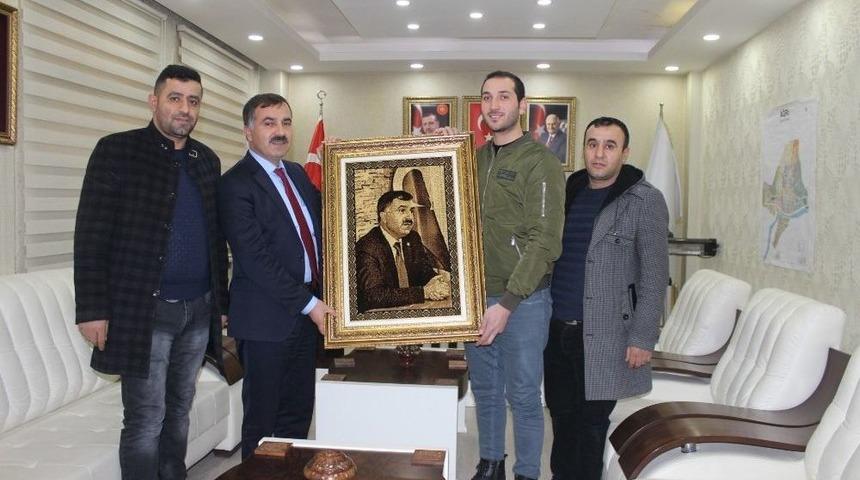 İl Başkanı Aydın&rsquo;a Portreli Hediye