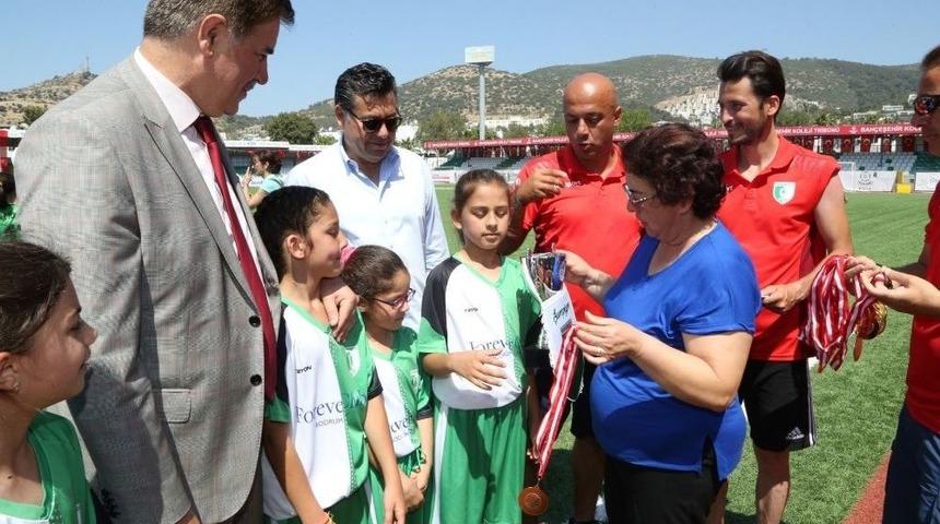 İsmail Altındağ Çocuk Futbol Festivali Kupa Ve Ödül Töreniyle Sona Erdi