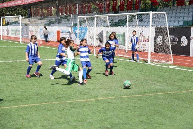 İsmail Altındağ Çocuk Futbol Festivali Kupa Ve Ödül Töreniyle Sona Erdi