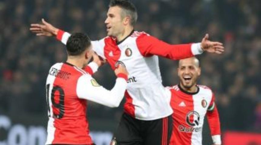 Robin Van Persie İlk Gol&uuml;n&uuml; Attı