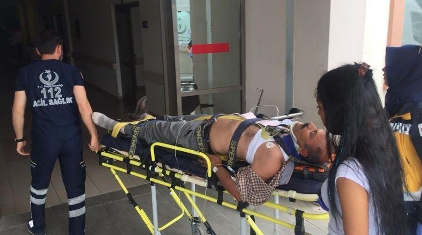 Otomobil Şarampole Yuvarlandı: 2 Yaralı