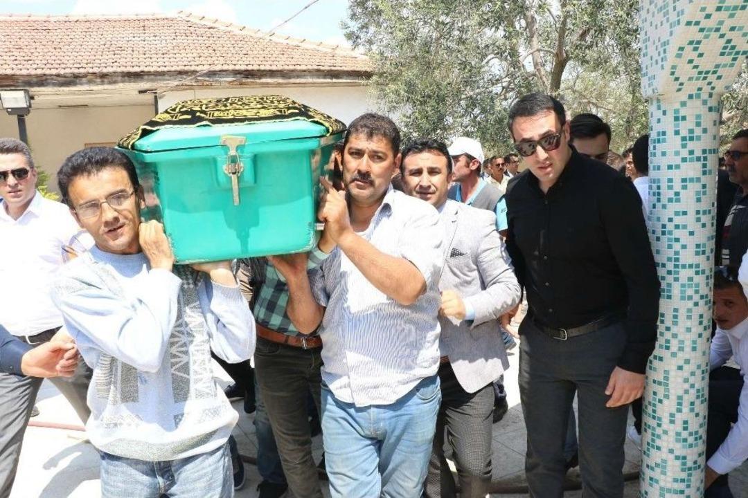 Otomobilin &Ccedil;arptığı 3 İş&ccedil;iye H&uuml;z&uuml;nl&uuml; Veda