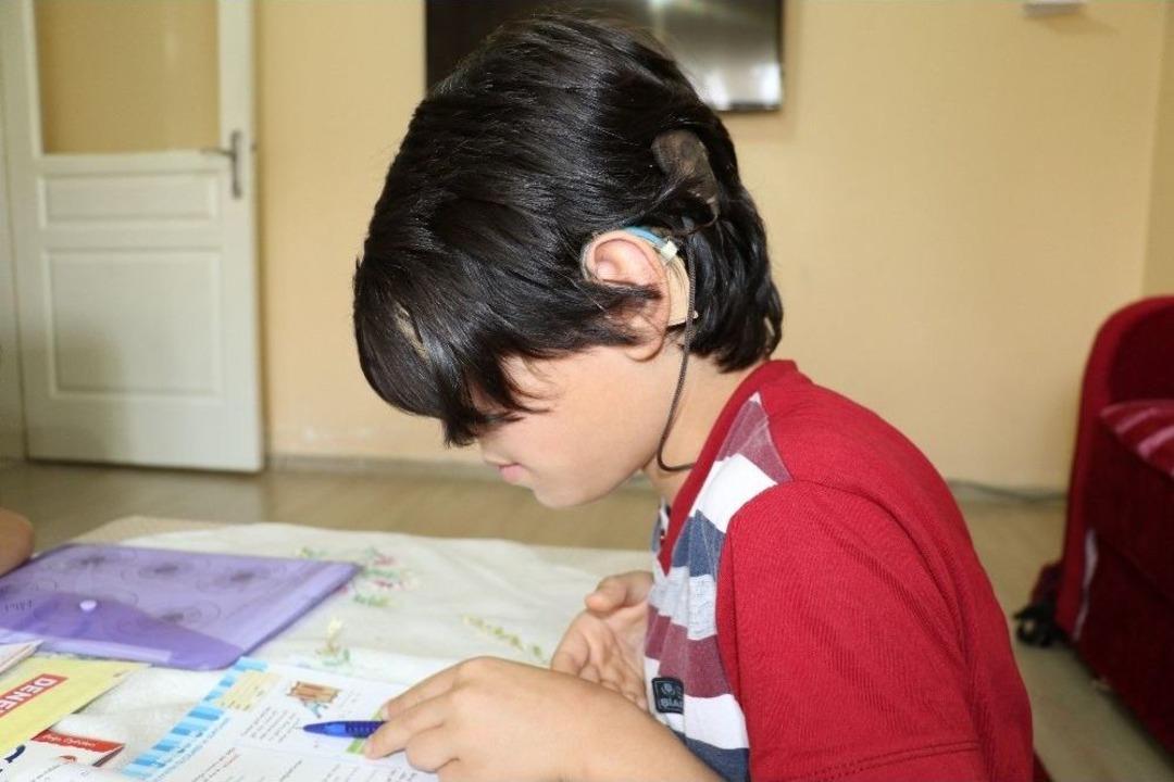 (&ouml;zel) &Ccedil;ocuklarının D&uuml;nyayla İletişimlerinin Kesilmesini İstemiyor