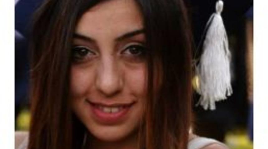 &Uuml;niversiteli Berrak, "kendimi İyi Hissetmiyorum" Deyip Yere Yığıldı