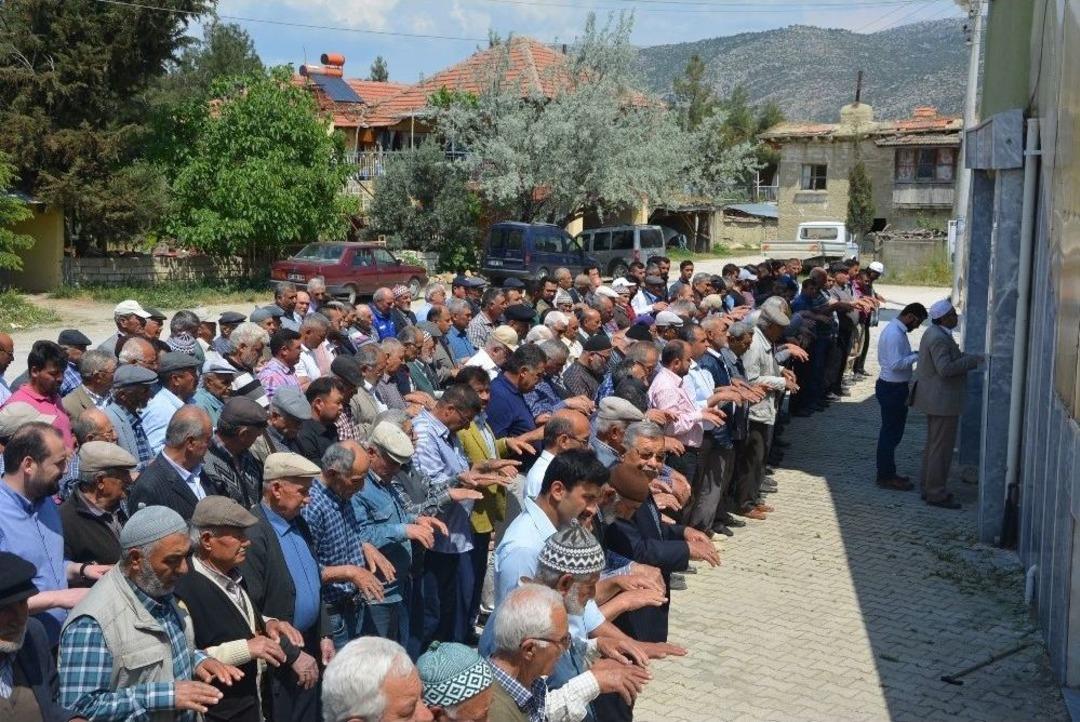 &Ccedil;ift&ccedil;iler Korkuteli&rsquo;nde Yağmur Duasına &Ccedil;ıktı