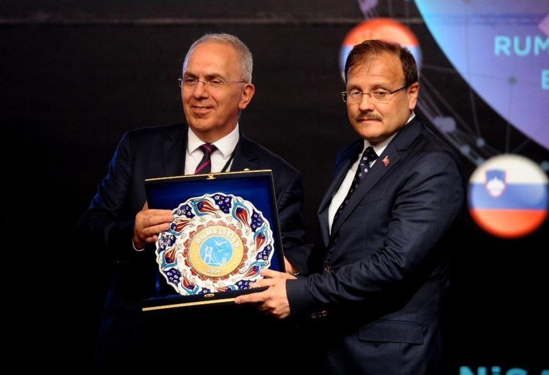 Başbakan Yardımcısı Hakan &Ccedil;avuşoğlu: