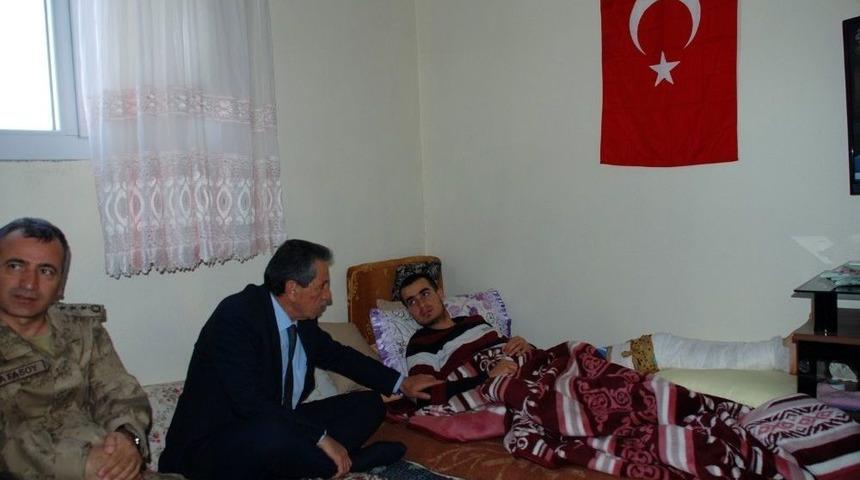 Vali Kalkancı Gaziyi Yalnız Bırakmadı