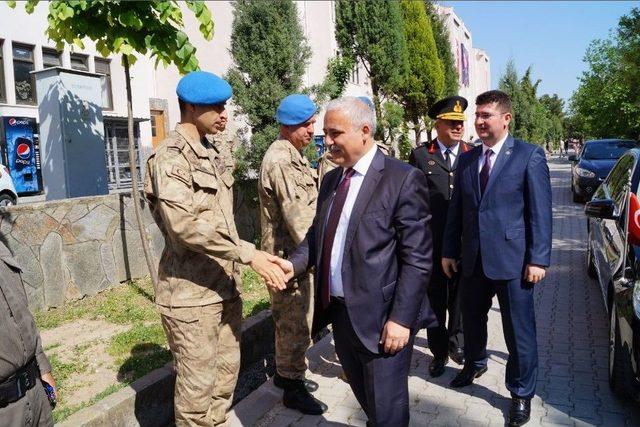 Vali Güvençer Kırkağaç’ta Temaslarda Bulundu